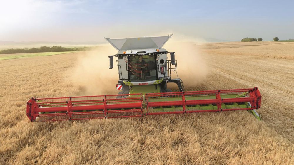 La vis d’alimentation de la coupe Vario de Claas se règle depuis le Cebis. © Claas